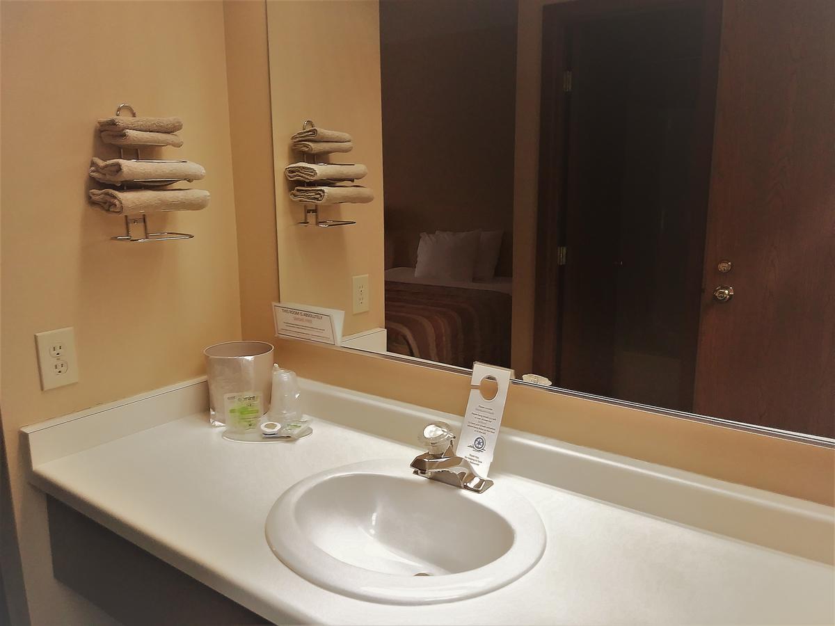 Sunrise Inn Hotel Mondovi Extérieur photo